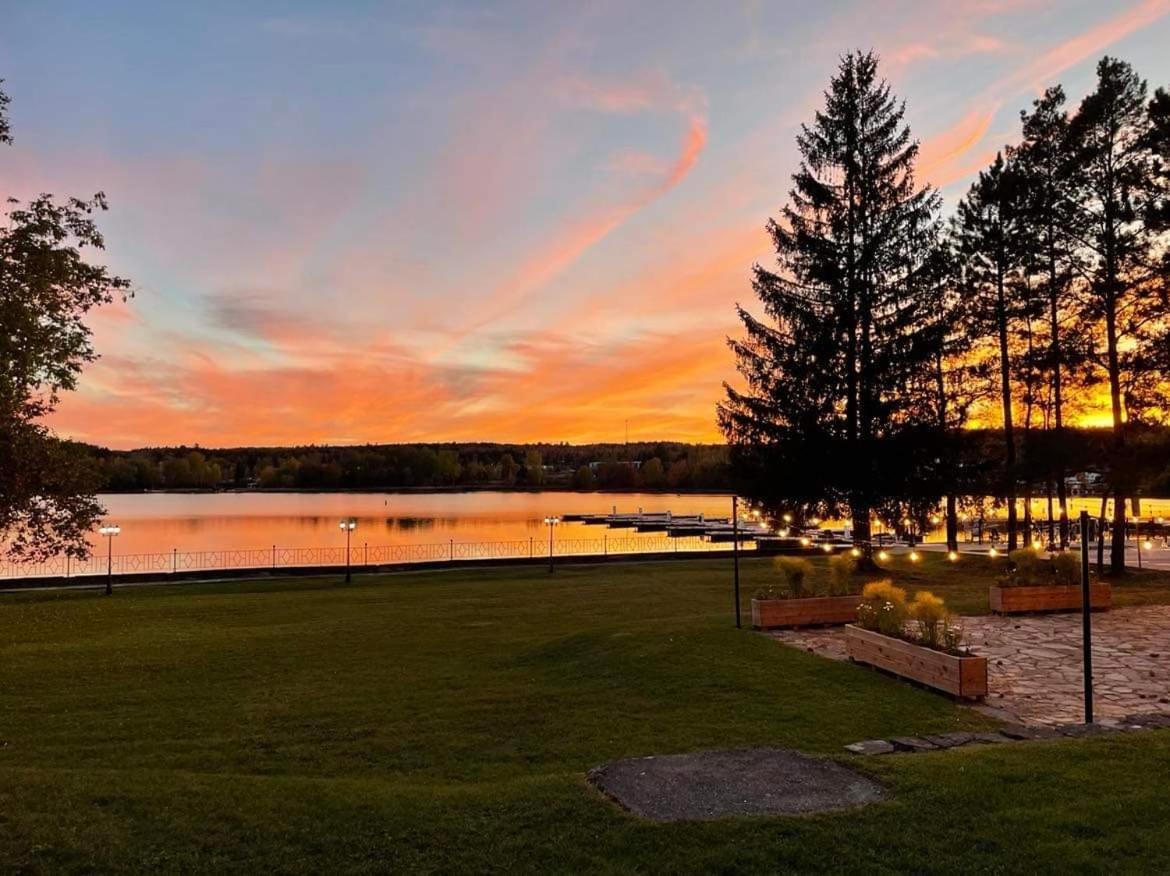 Auberge L'Intermede Du Lac Disraeli ภายนอก รูปภาพ